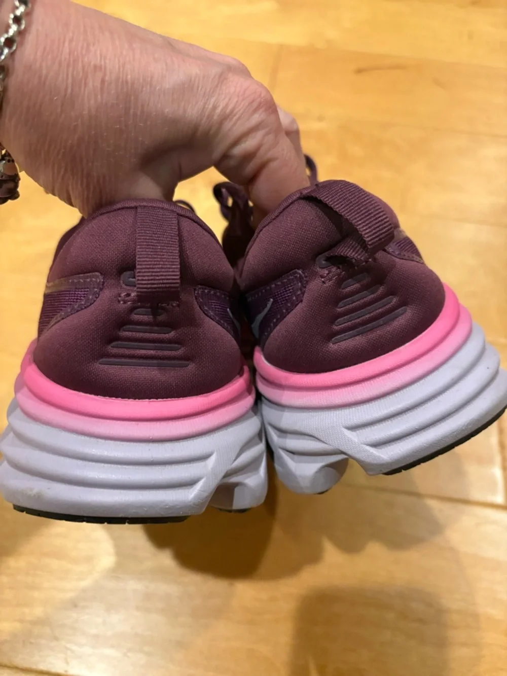 Hoka Women's Bondi 8 running shoes sneakers purple pink sz 9
